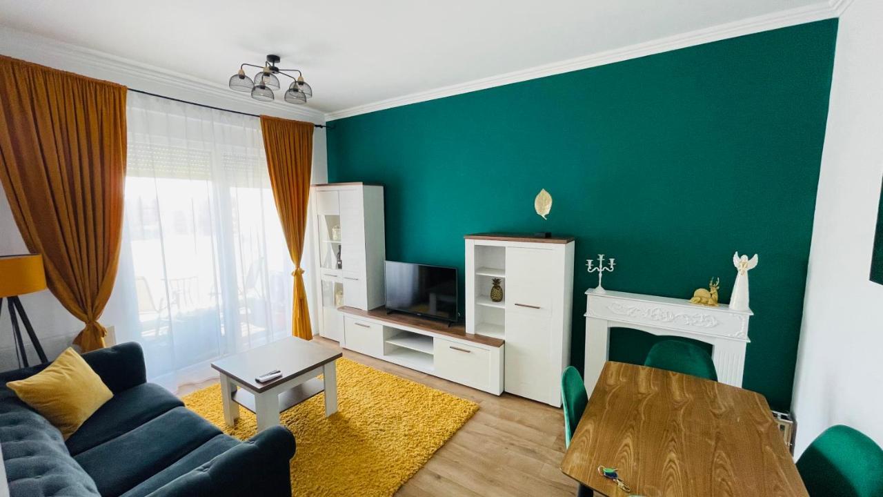 Si Apartments Oradea Bagian luar foto