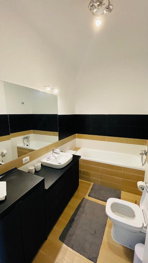 Si Apartments Oradea Bagian luar foto