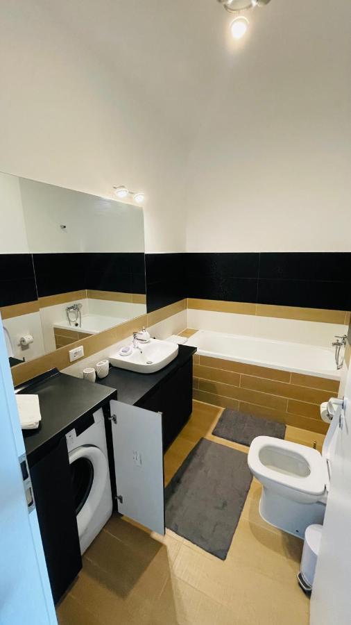 Si Apartments Oradea Bagian luar foto